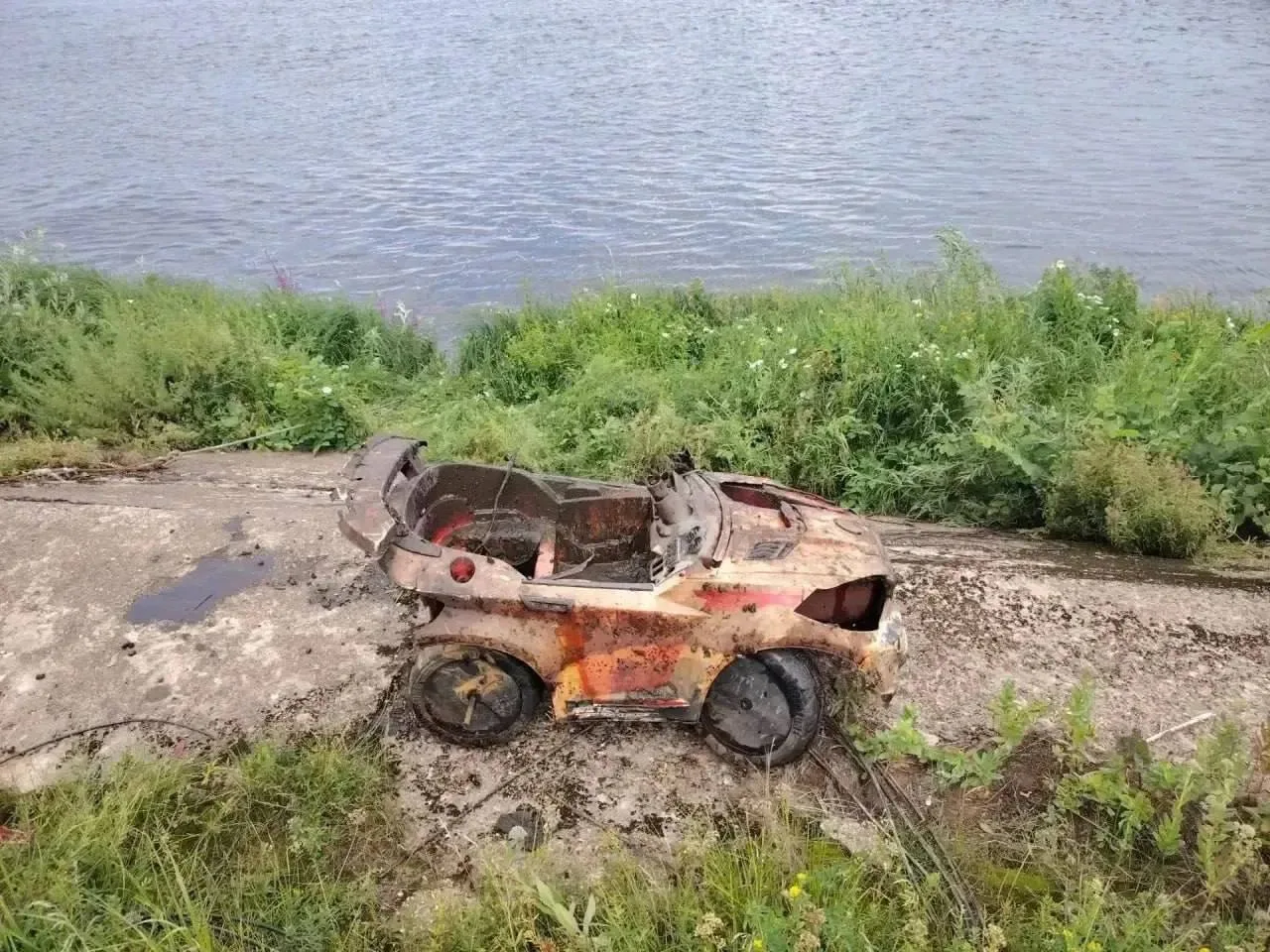 🚗 На Ново-Сормовской водопроводной станции из воды выловили…  BMW. Не настоящую. Игрушечную!

Машин