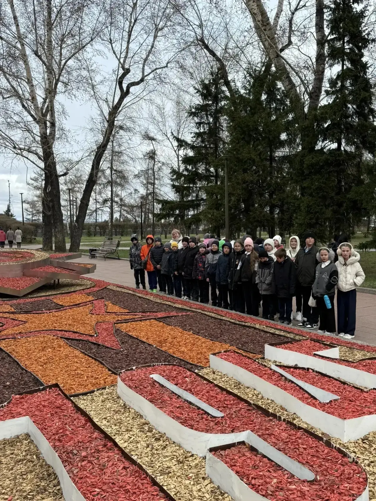 В преддверии великого праздника: наша школа у Вечного огня 🔥  С каждым днём всё ближе 9 Мая — день н
