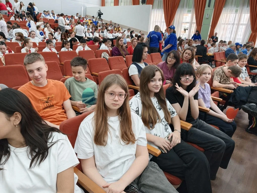 👨‍👩‍👧‍👦 6 «В» — настоящая команда!  Участвуем в конкурсе «Секреты дружного класса: Родители первых» 