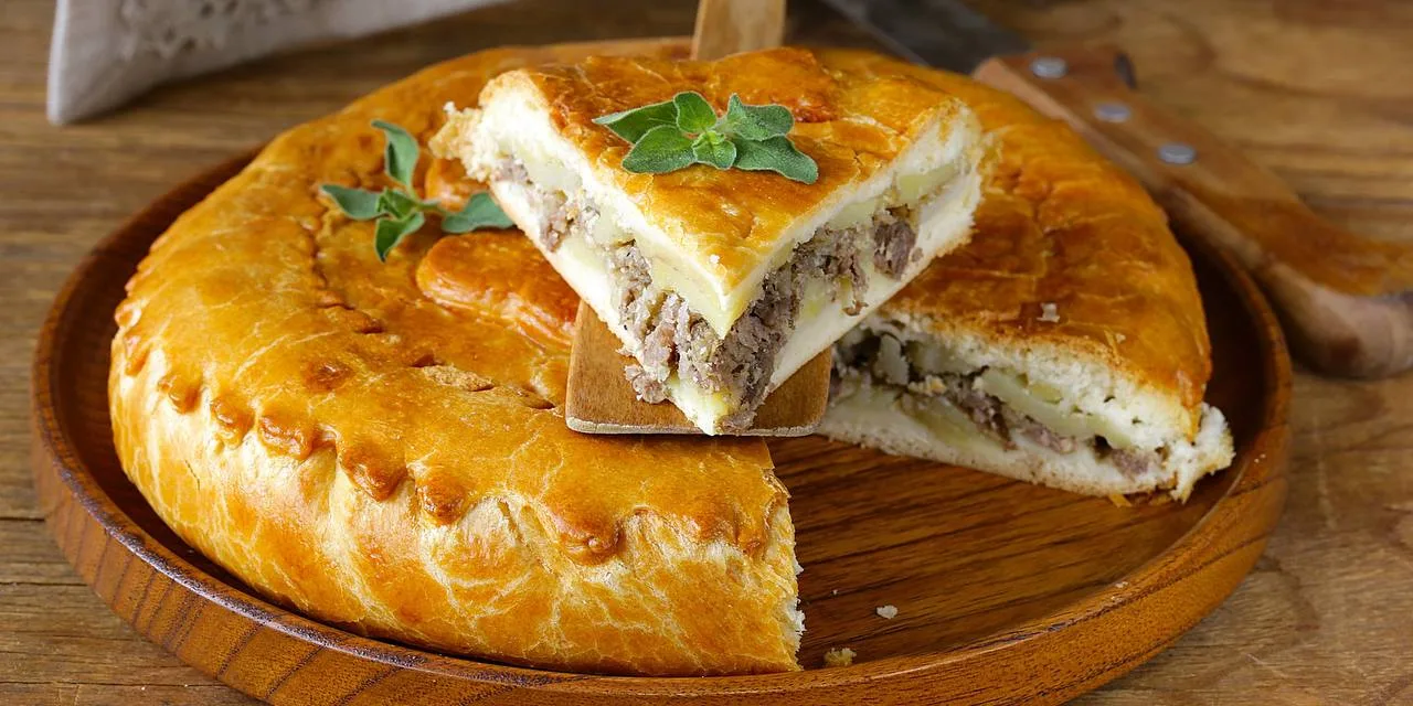 ДОМАШНИЙ ПИРОГ с мясом и картошкой — тот самый уют в каждой крошке!