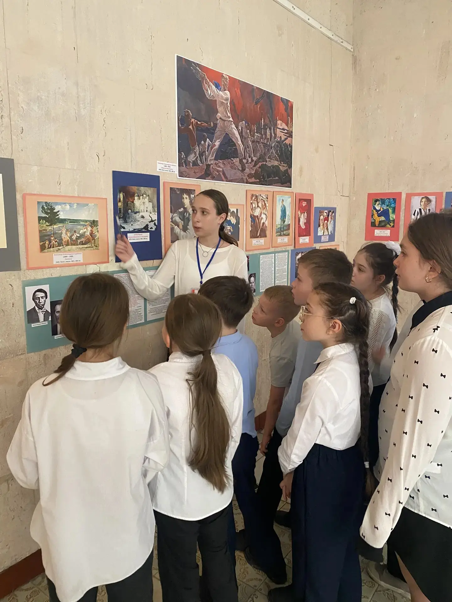 🎨 Выставка Русского музея в нашей школе: погружение в искусство!