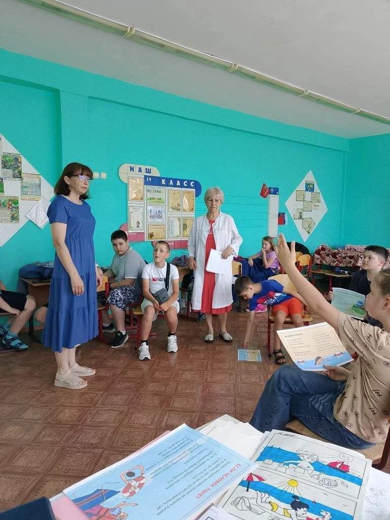 Летняя оздоровительная кампания в самом разгаре, и наши медицинские работники ежедневно стоят на стр