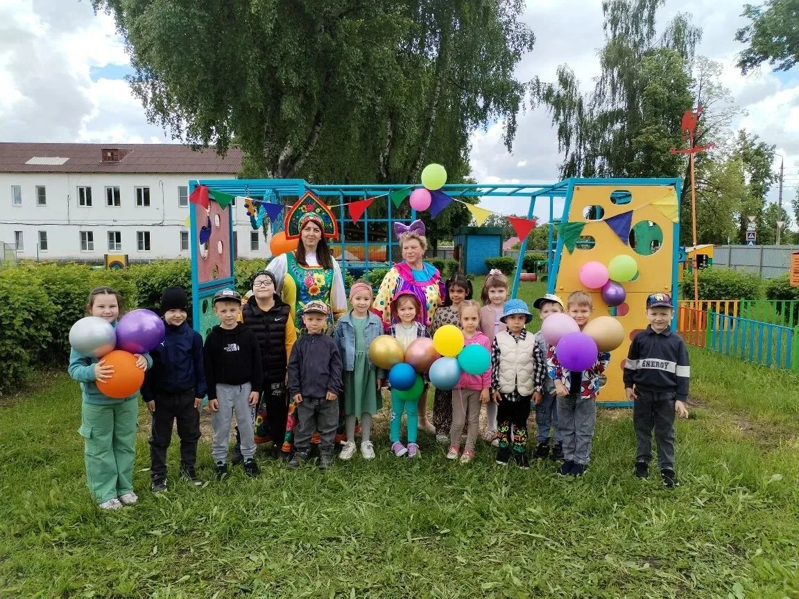 «Пусть детство звонкое смеётся!»