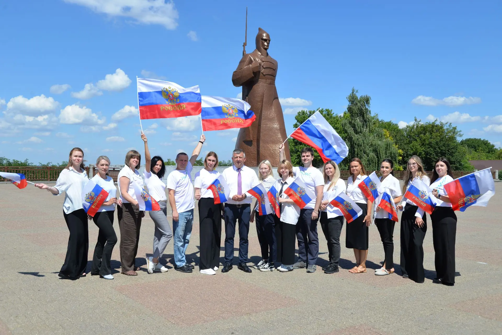 Ко Дню флага России сотрудники ТФОМС СК организовали экскурсию по Ставрополю 🇷🇺🇷🇺🇷🇺