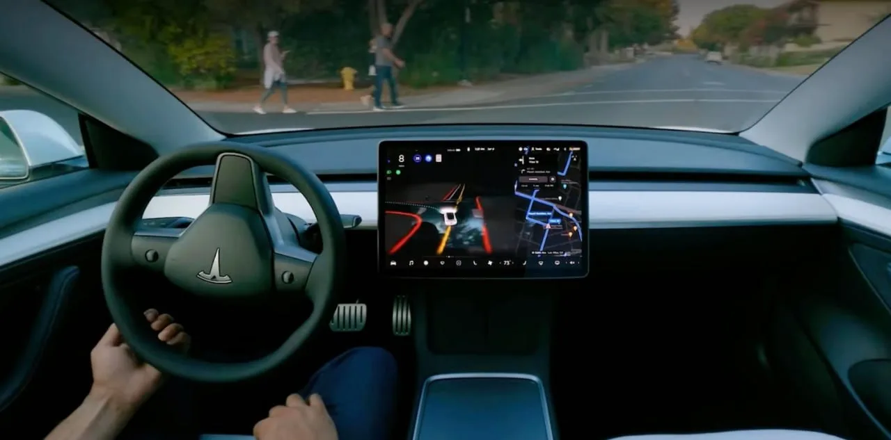 Смертельное ДТП с участием Tesla на автопилоте осталось незамеченным