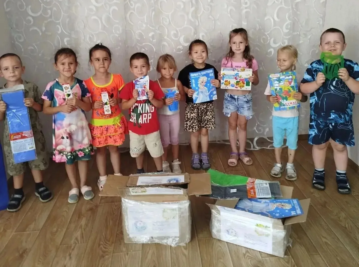 Подшефные из Волновахи получили гуманитарную помощь от детского сада Лабытнанги