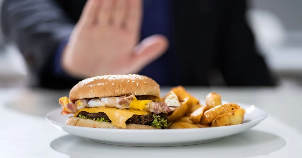 🍔 Отказ от бургеров и чипсов улучшает состояние при депрессии, — исследование