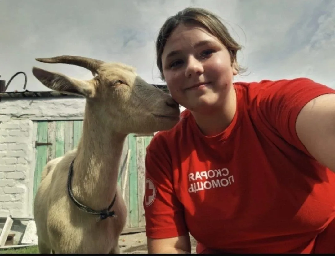 🐐Милота дня: фельдшер приехала на вызов и встретила дружелюбную козочку