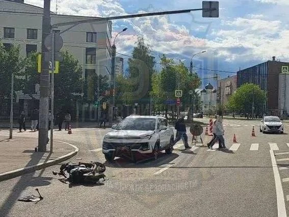Подростки на электроскутере попали в аварию на Святоозерской улице

Трое несовершеннолетних ехали на