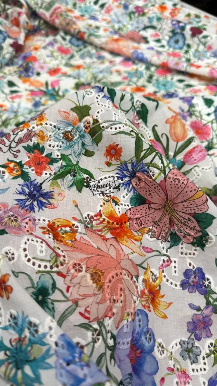Нежное шитьё флора со стока Gucci 🌺  

Ткань на сайте: 

https://muse-fabric.ru/catalog/fabrics/lac