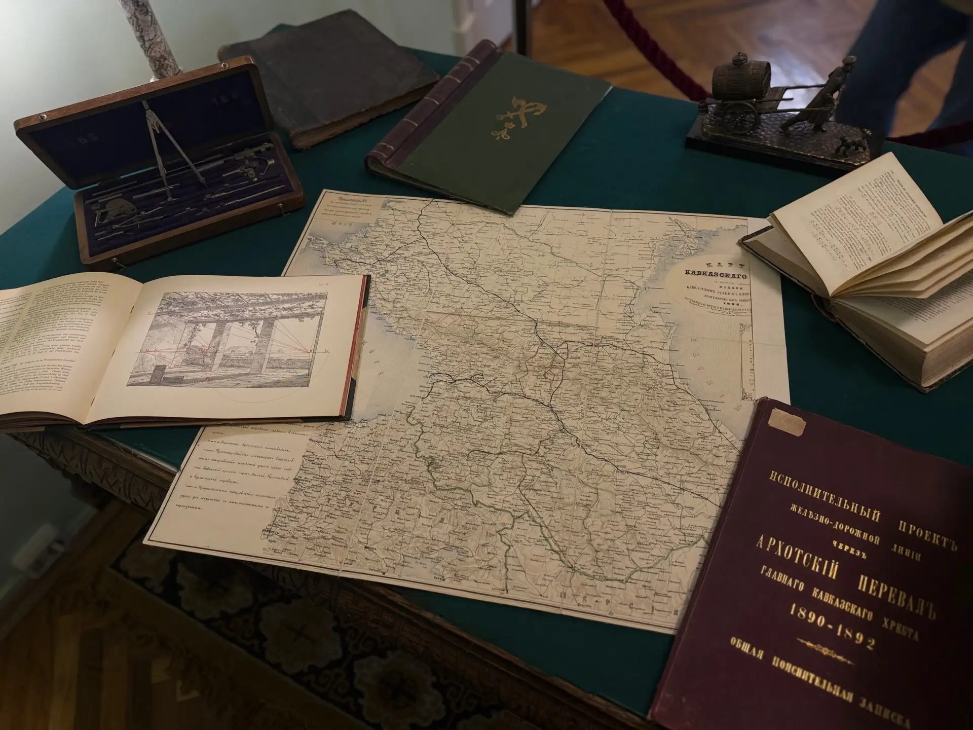 😍 В музее ПГУПС — новый экспонат  Экспозиция «Рабочий стол инженера путей сообщения» появилась в сте