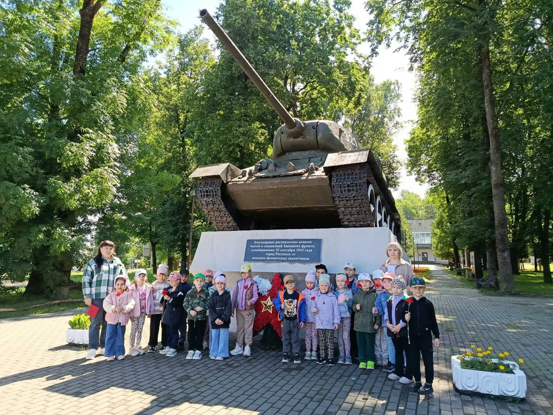 Рославль, 21 июня. В преддверии 22 июня — Дня памяти и скорби — наши дошколята не прост...