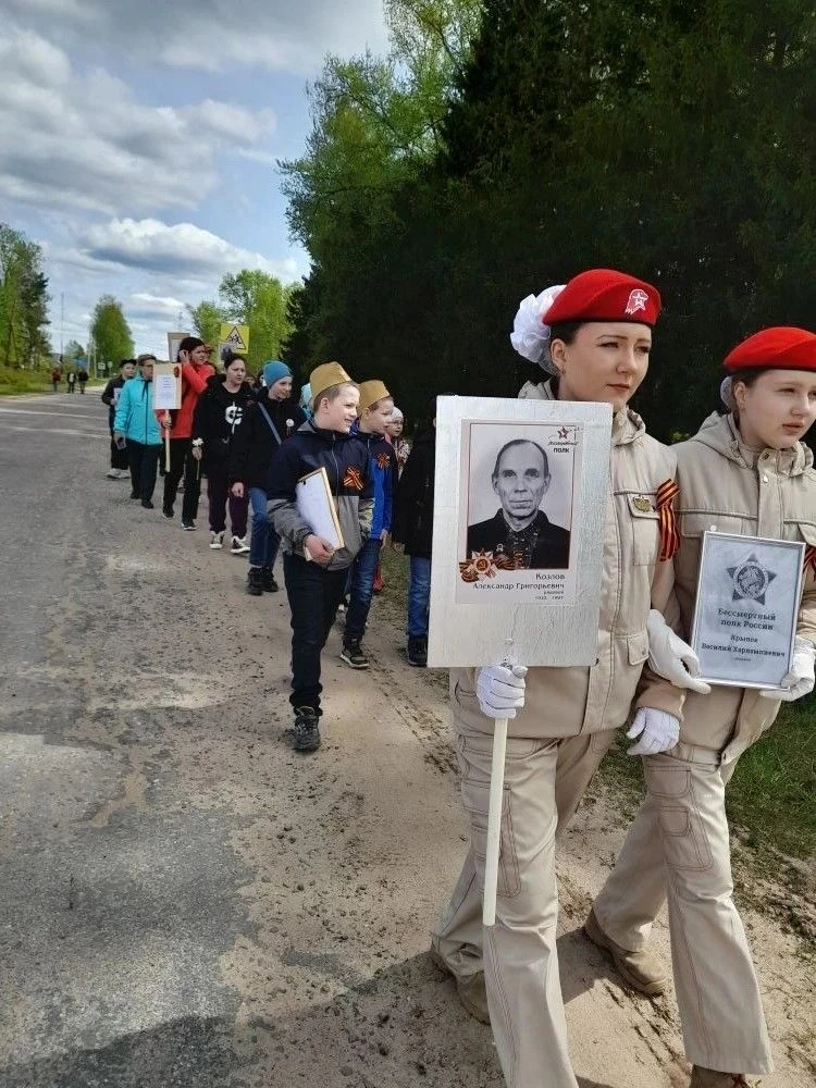 ✅ Представители юнармейского отряда "Ястреб", Желагина Валерия (8д)и Куликова Ксения (7г), 9мая в с.