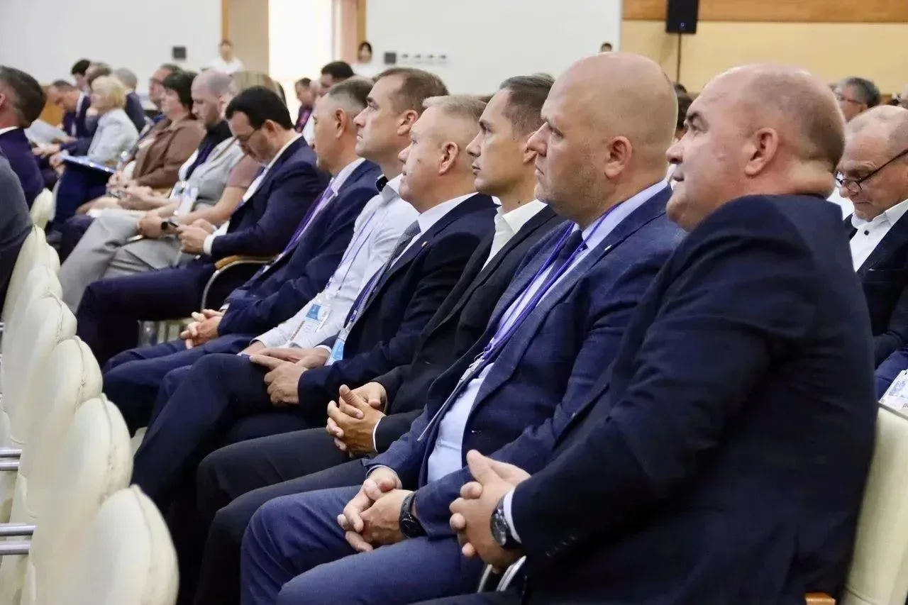 Председатель Думы ДГО Илья Ткачев и глава округа Сергей Старков приняли участие в Третьем окружном м