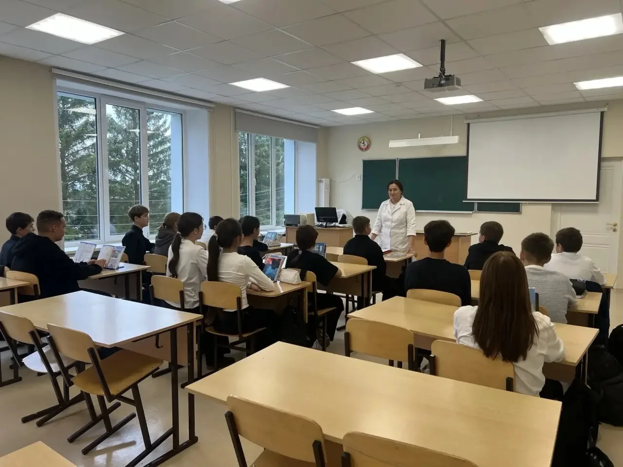 👩‍⚕️ Фельдшер Абашевского ФАПа провела лекции для школьников о здоровье!