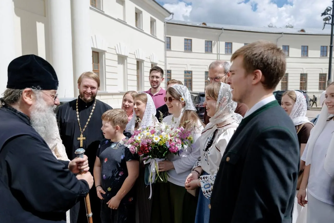 🙏  Сегодня отец Артемий и ребята поздравили нашего горячо любимого Владыку Кирилла с днем Святых Им