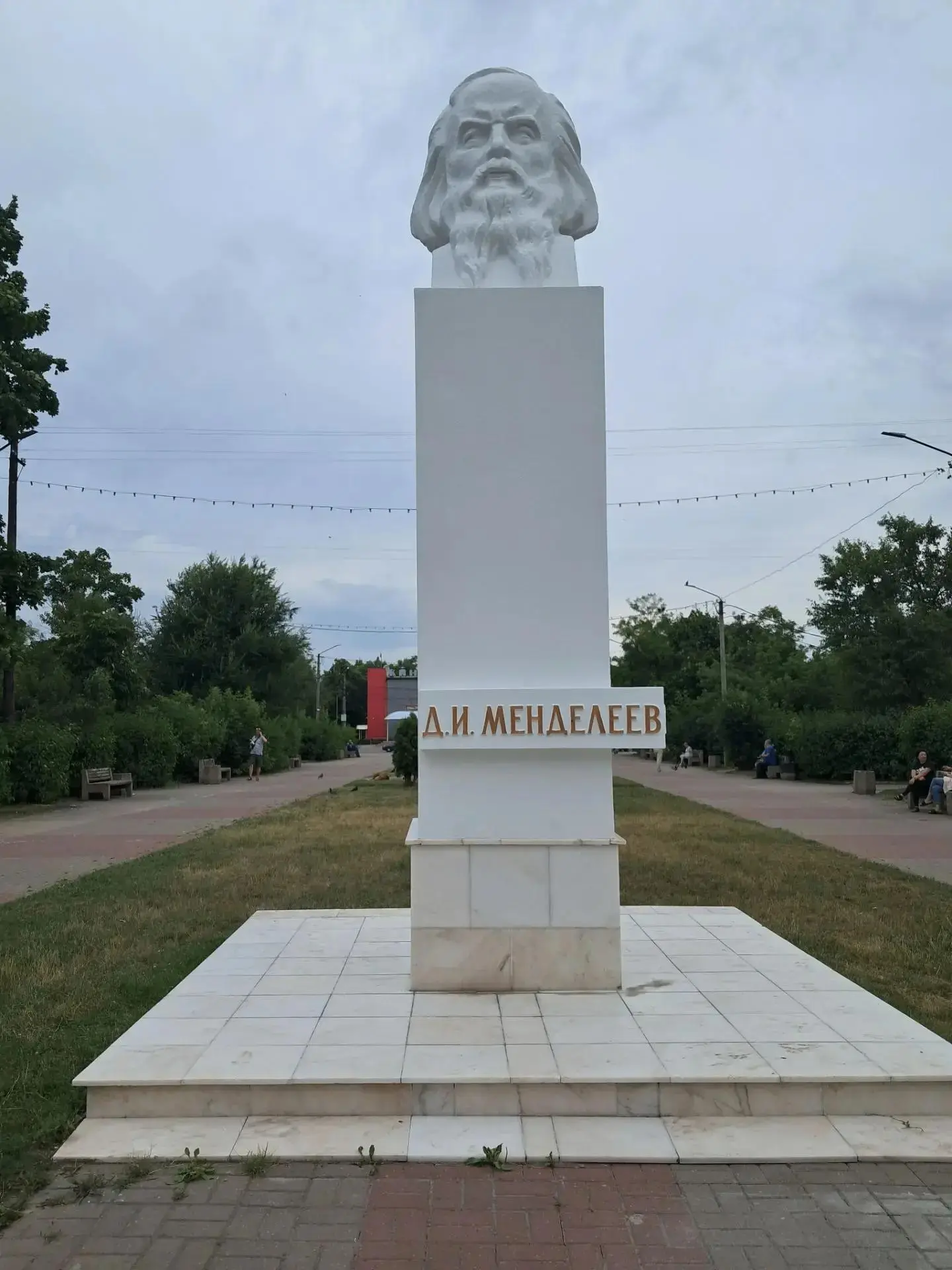 В Курске отреставрировали бюст Менделеева ⚛️

📍 Бюст Дмитрия Ивановича Менделеева расположен в одно