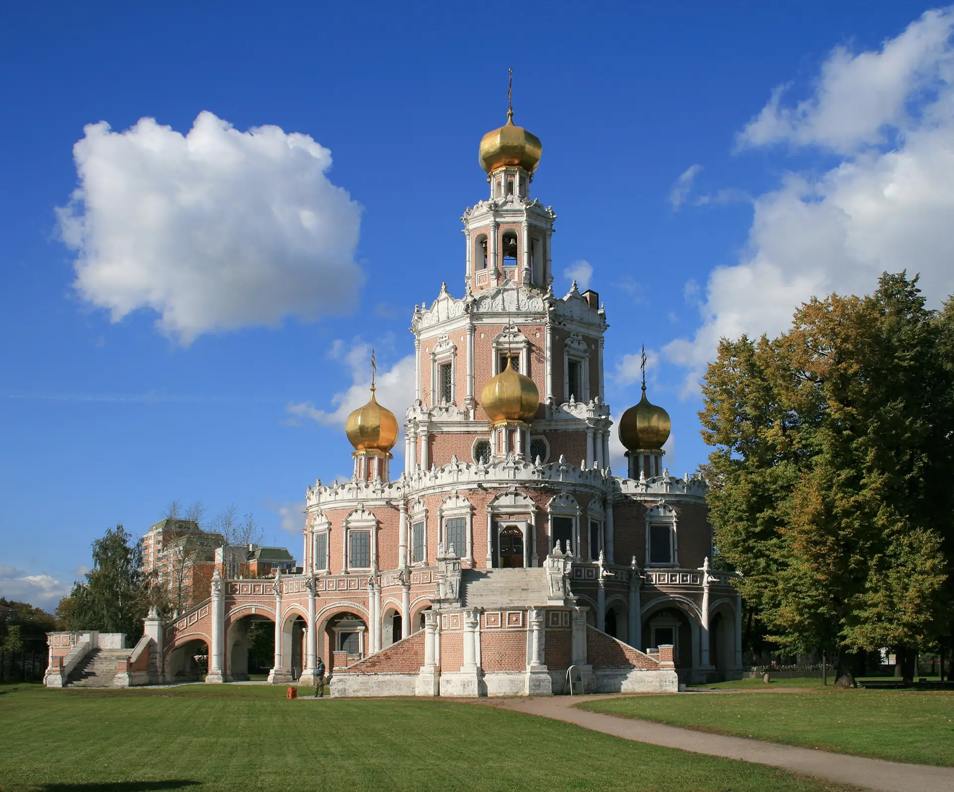 🌿 Церковь с необычной историей в Филях
