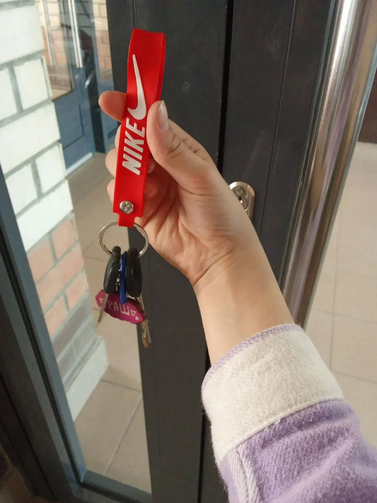 Кто-то потерял ключи на счастливой 4,подъезд 2

Т. +79923356293

Прислать новость: админ