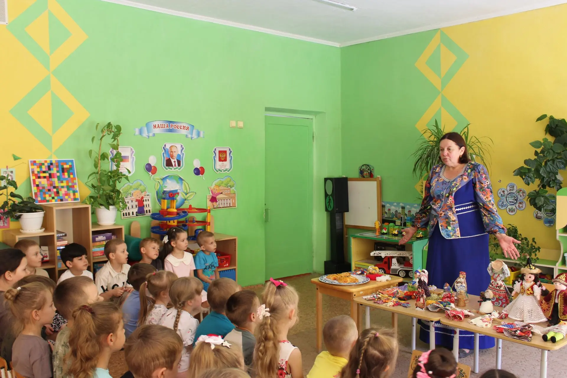 В рамках года  единства народов России  в старших  и подготовительной группе № 2 состоялась  встреча
