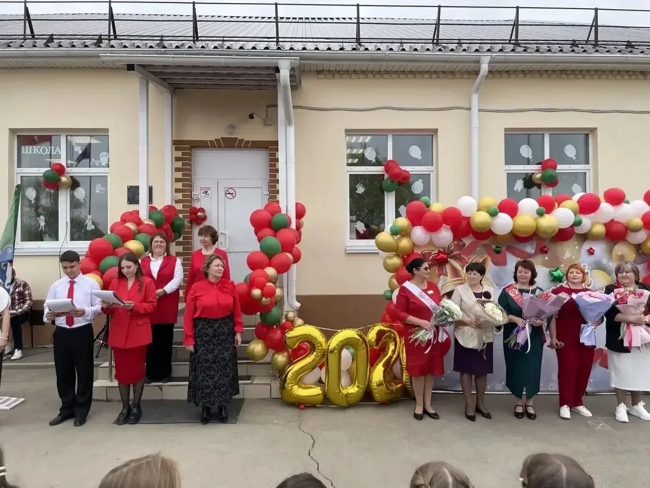 В нашей школе прозвенел последний звонок... для самых младших выпускников — 4 классов!  Смотрите на 
