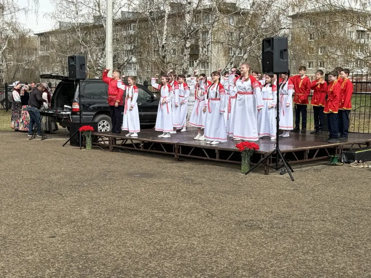 В преддверии 9 Мая наша школа с гордостью представила свои таланты на праздничном концерте в роще «Б
