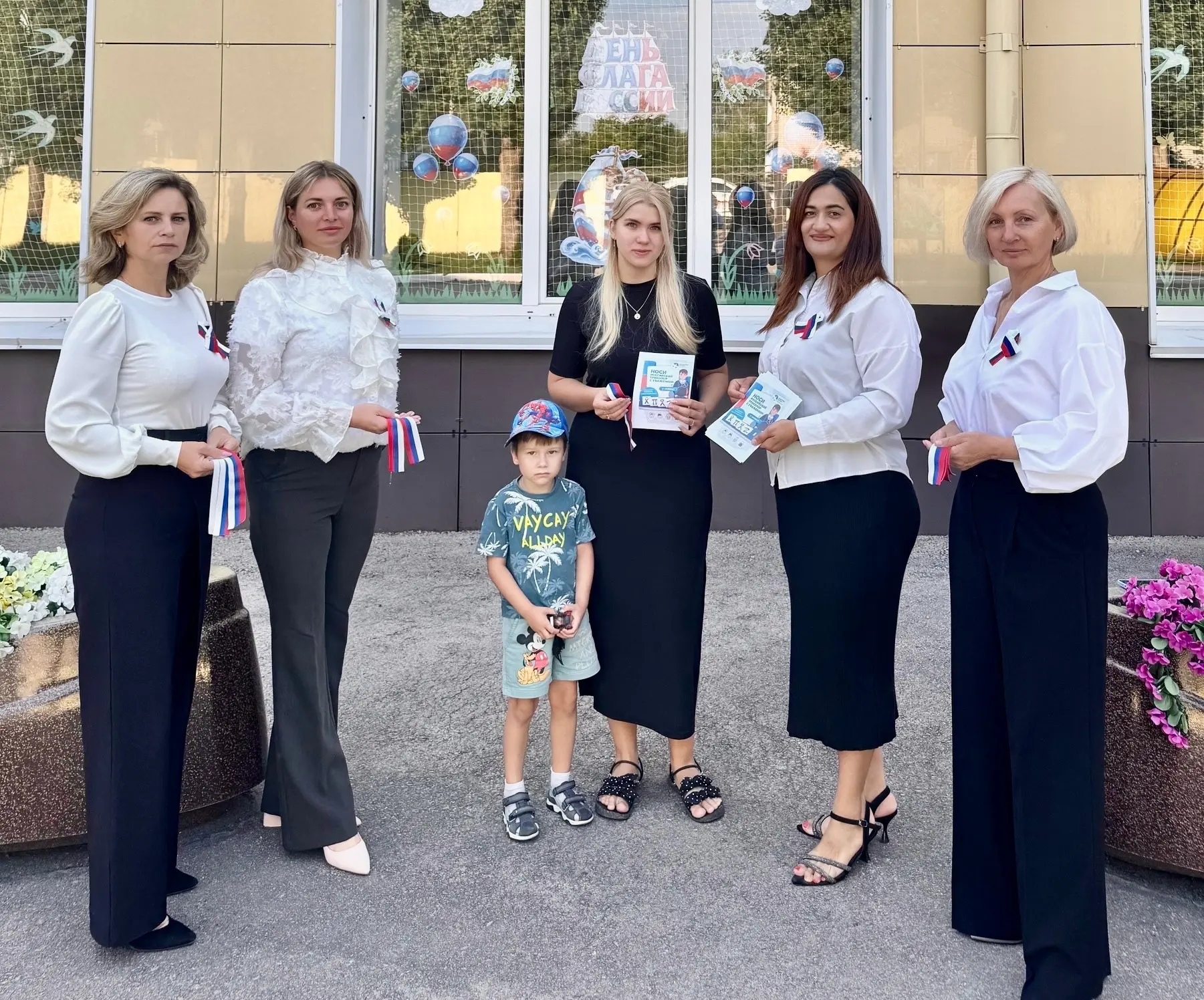🇷🇺 Акция «Российский триколор» прошла в детском саду «Маленькая страна» села Подгорное.