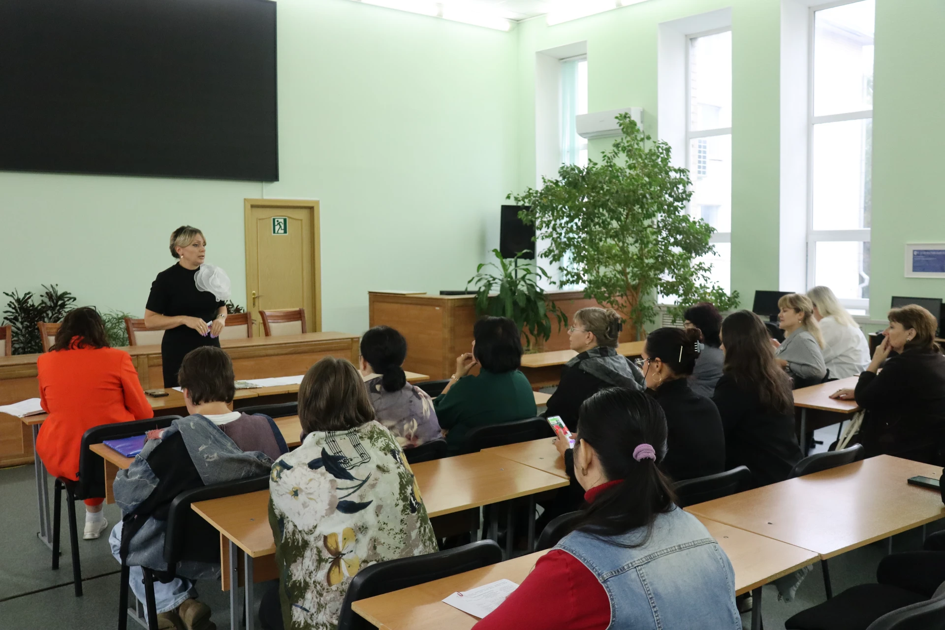 1 октября в НГГТИ состоялось собрание профсоюза, которое провела председатель первичног...