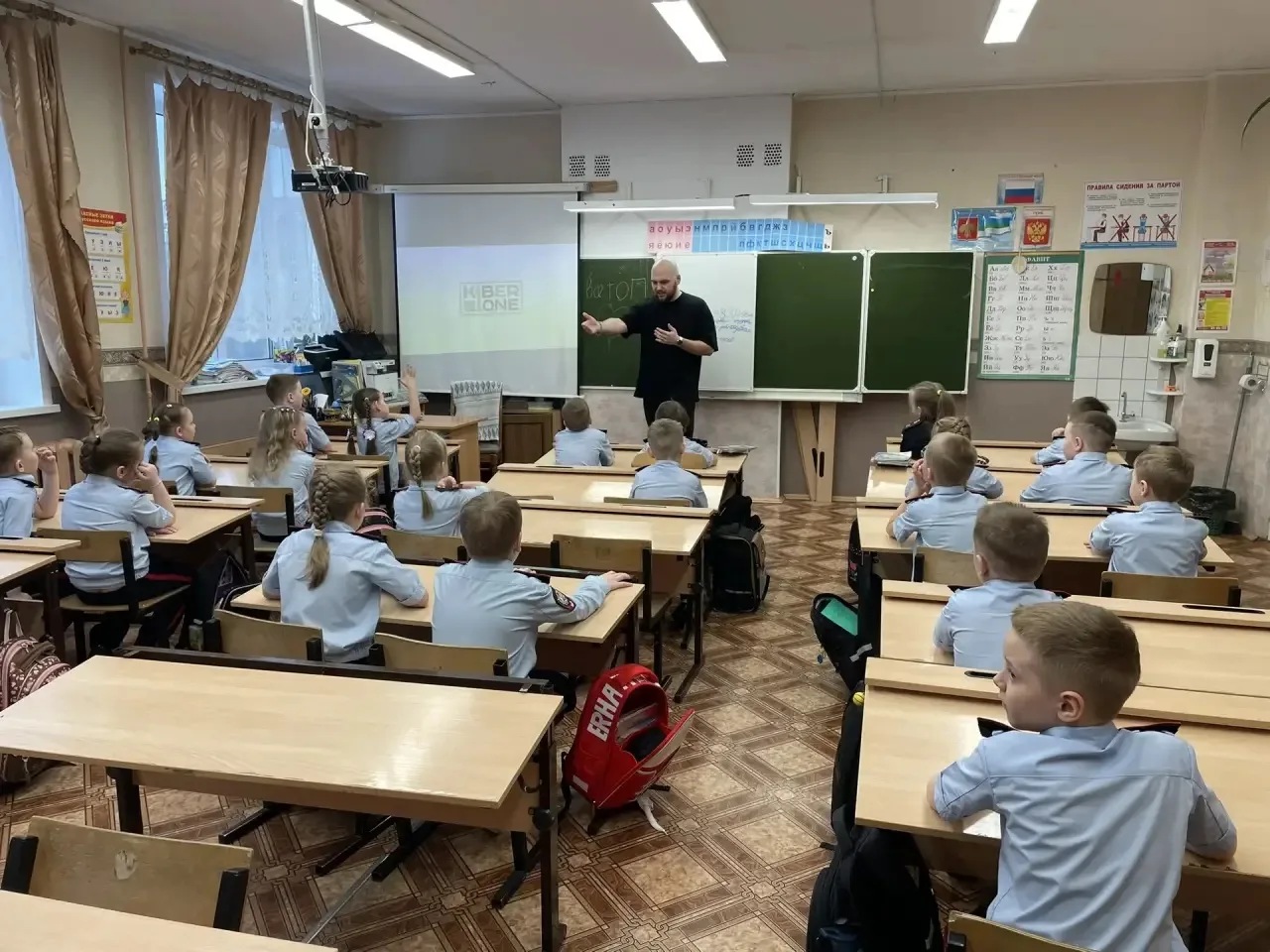 Безопасный март 📣   Учащиеся всех начальных классов погрузились в мир цифровой безопасности.  Руково