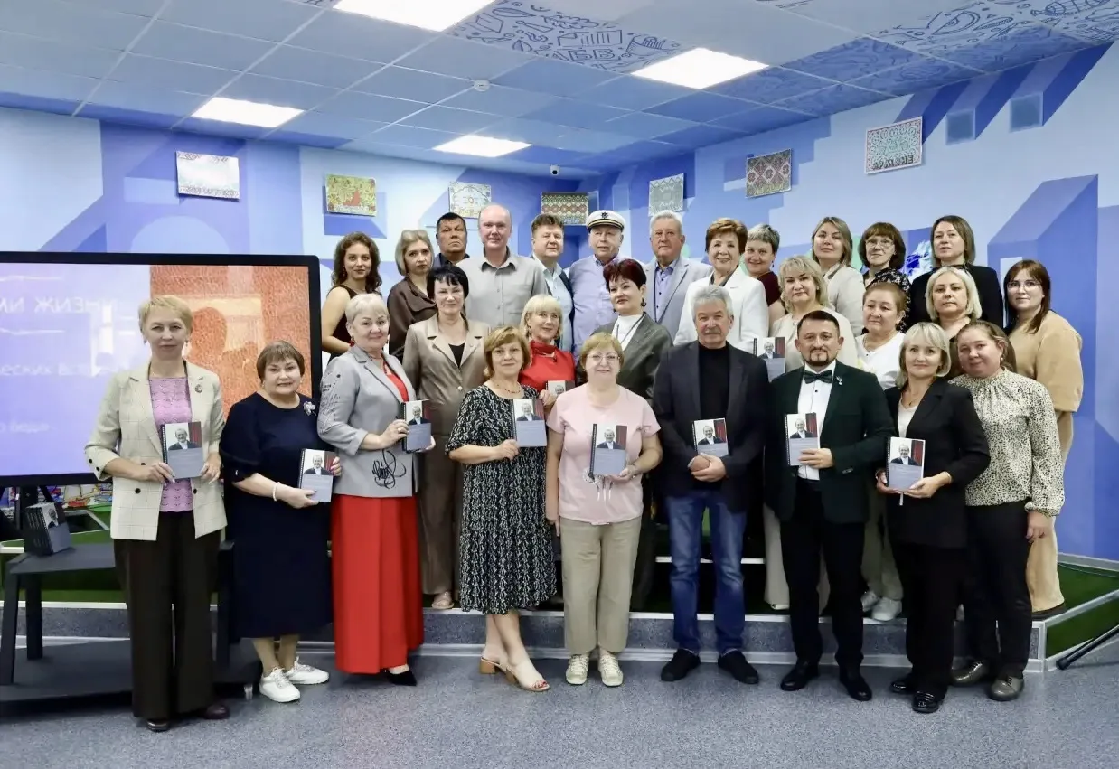 📕 ЗА КУЛИСАМИ ЖИЗНИ