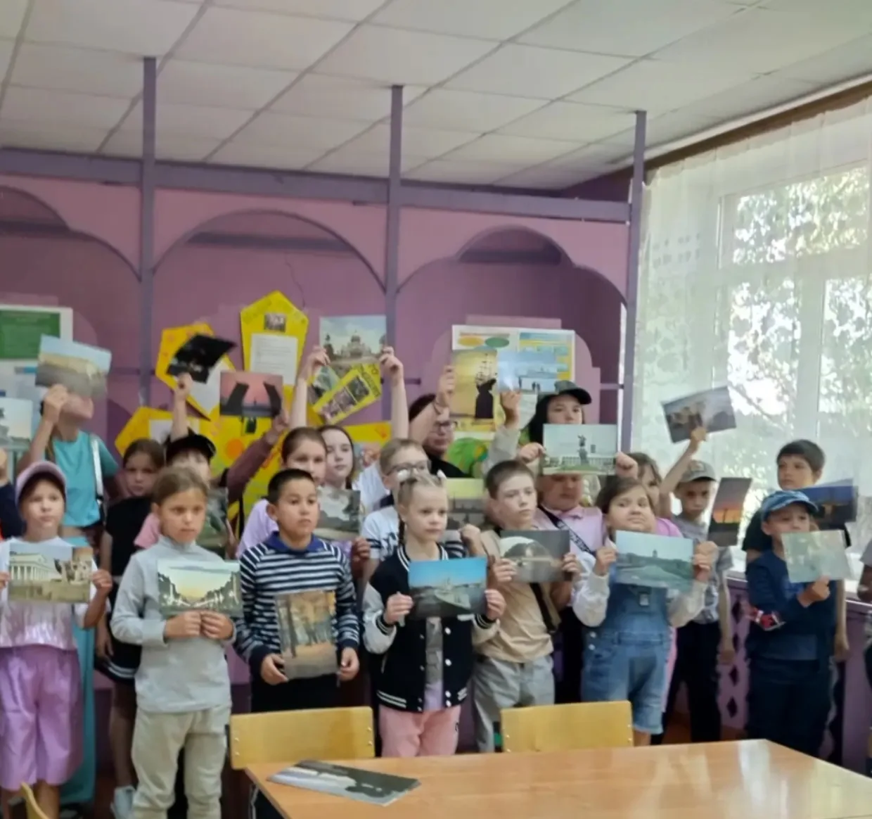 🌟 День, посвящённый Санкт‑Петербургу, в нашем лагере! 🌟
Сегодняшний день в лагере с дневной формой