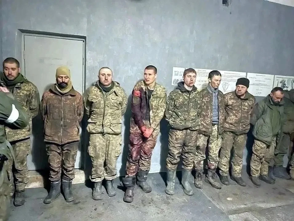 14 сентября у сдавшихся в плен украинцев изъяли телефоны на Харьковском направлении и н...