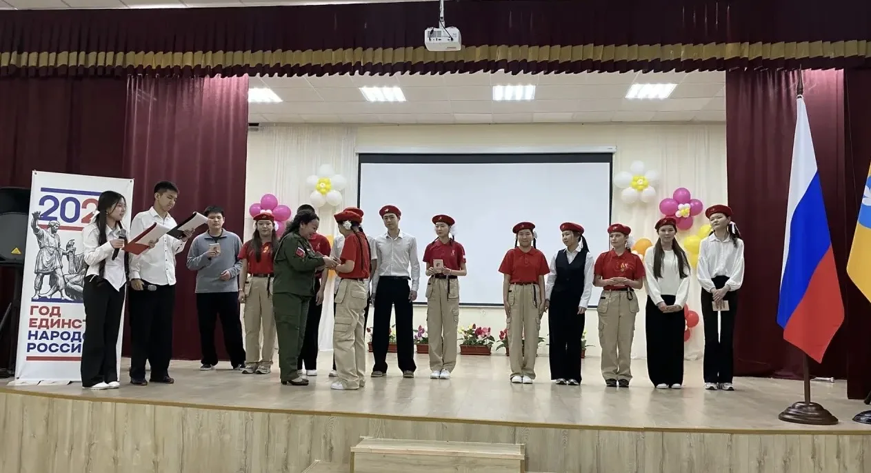В рядах «ЮНАРМИИ» пополнение! 🇷🇺  Сегодня в нашей школе состоялось знаковое событие — юнармейцы отря