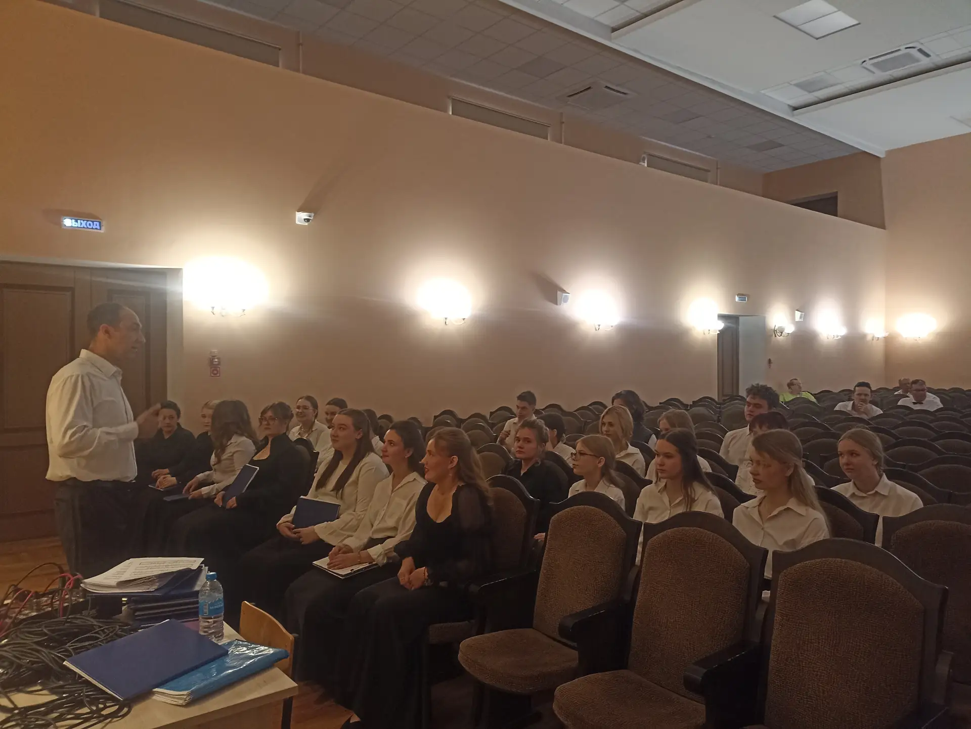✨ Встреча в преддверии Дня молодёжи! ✨

В преддверии Дня молодёжи директор Детской школы искусств Не