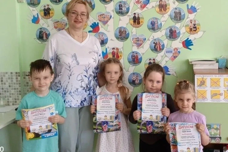 «Конкурс чтецов «Трудный звук ещё учу»»