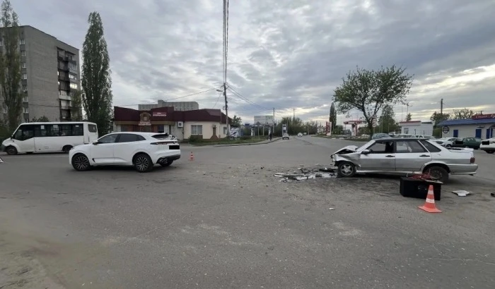 ⚡️Вечером 9 мая, около пяти часов, в городе Мичуринске на улице МПС произошла дорожная авария  Водит