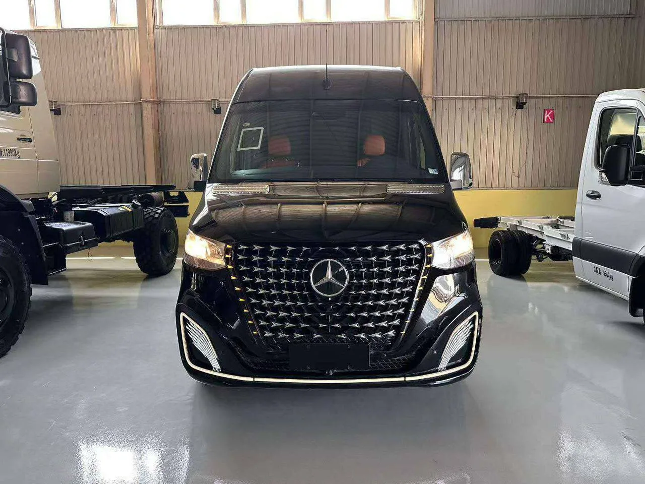 Если заинтересовал Mercedes-Benz Vito, спешим предложить еще один вариант🤭