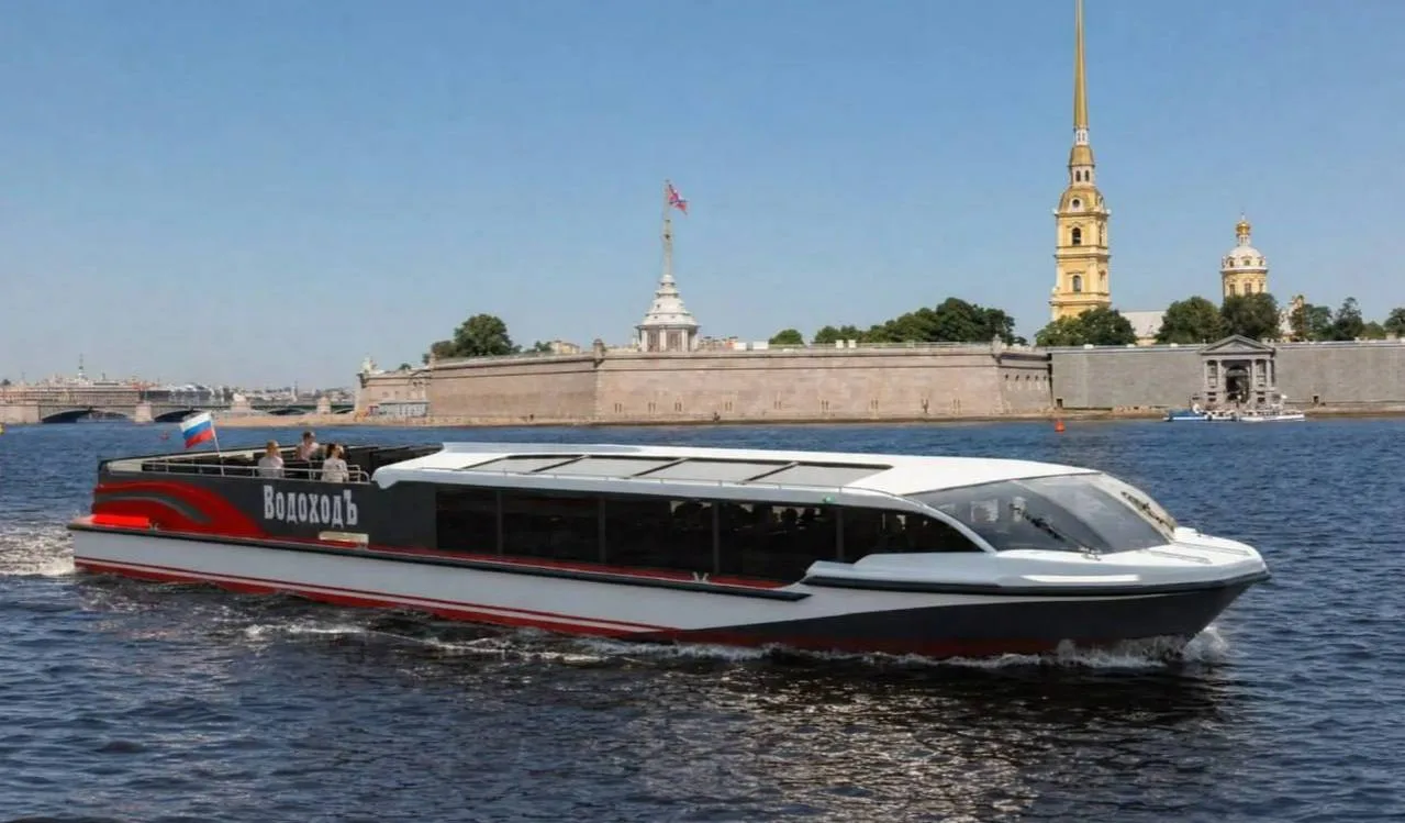 В Санкт‑Петербурге запустили новое экологичное электросудно «Фонтанка 2.0» для прогулок по рекам и к