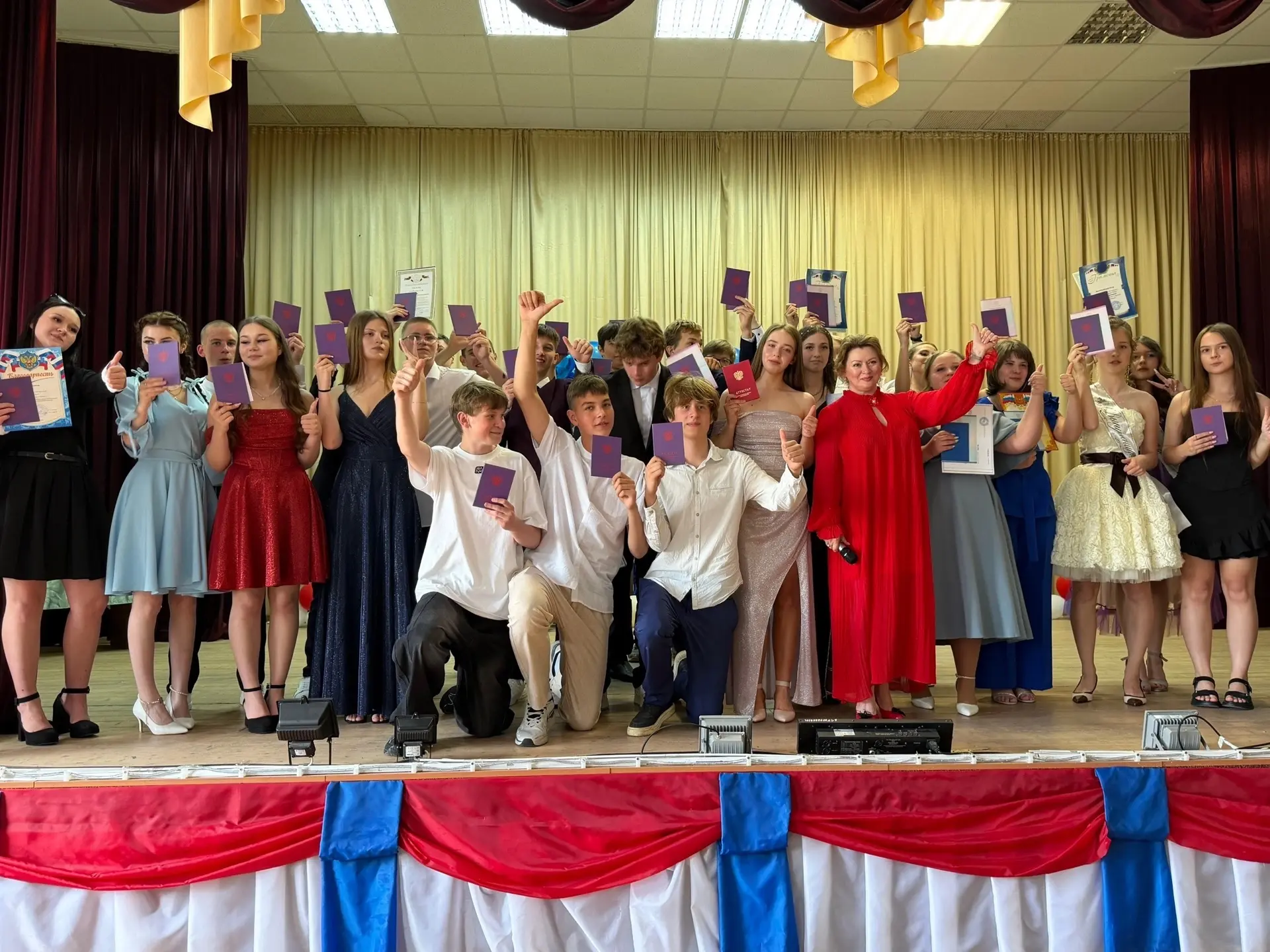 🌟В МКОУ «Шуберская СОШ» прошел выпускной вечер для 9-х и 11-х классов: шаг во взрослую жизнь.

27 и