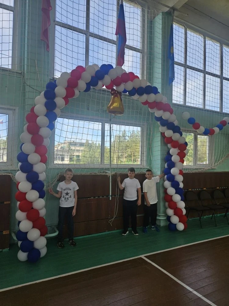 🏃Лето началось с яркого старта школьного лагеря! Торжественная линейка, спортивные бат...