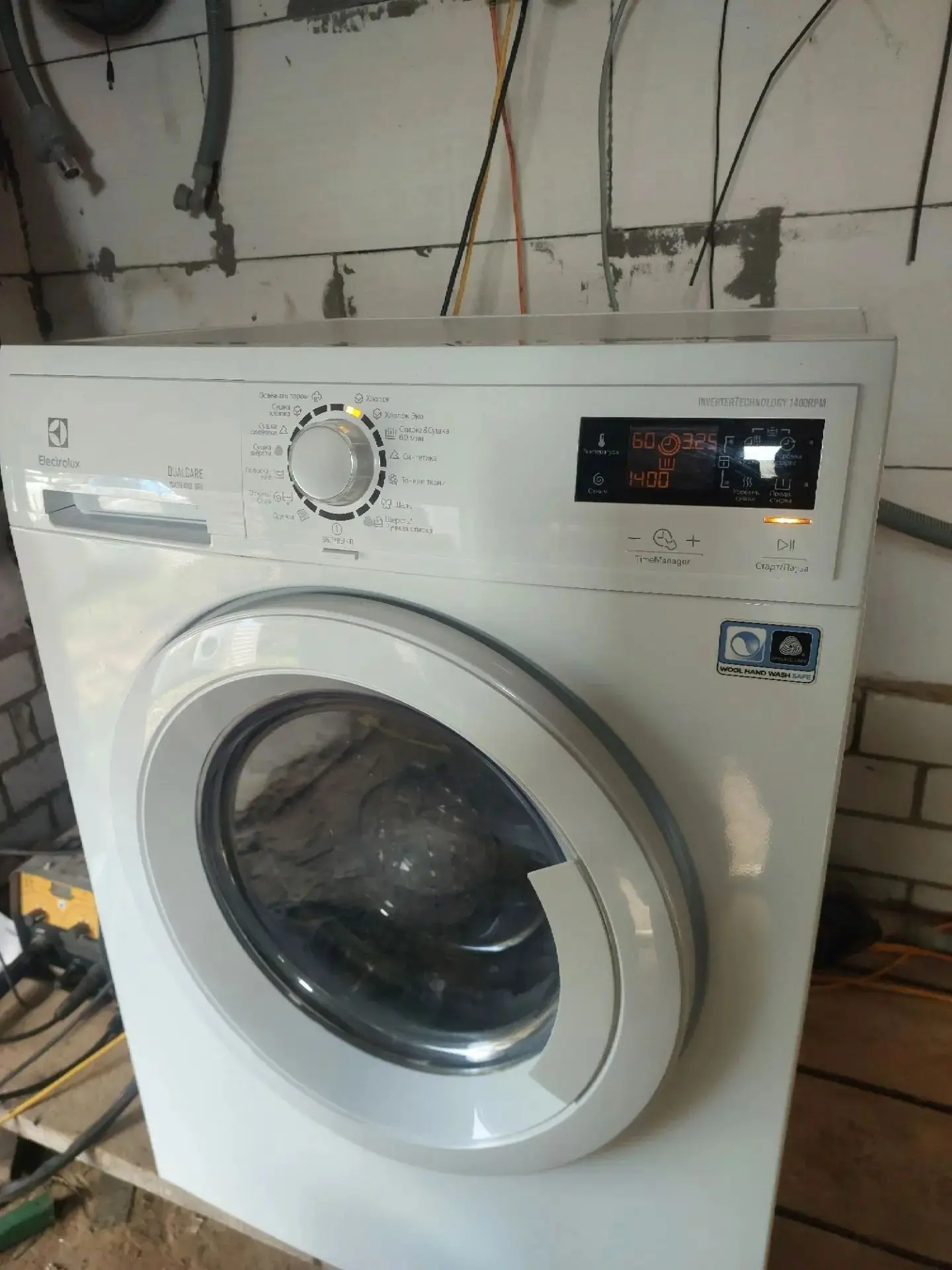 Продаю б/у стиральную машинку Electrolux c сушкой на 7 кг в отличном, рабочем состоянии...