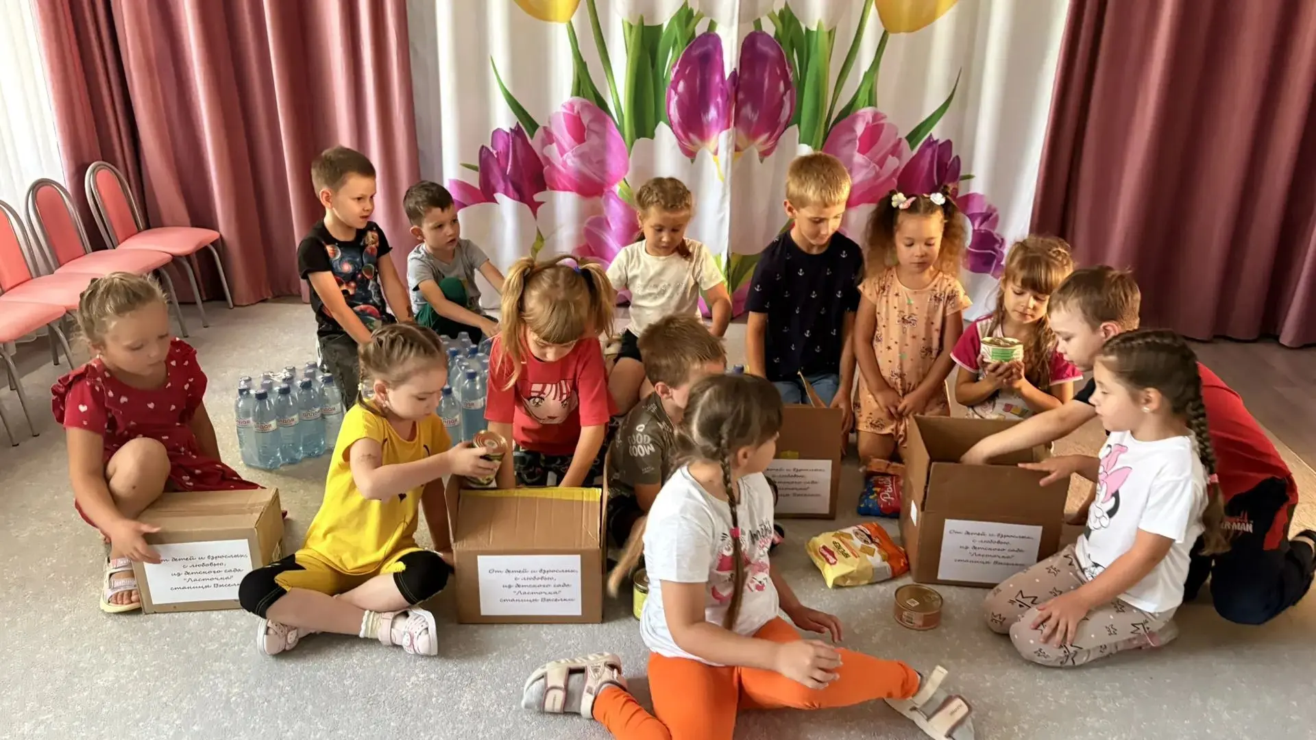 В рамках акции «92 частицы добра» в детском саду готовим посылки бойцам! 🎁