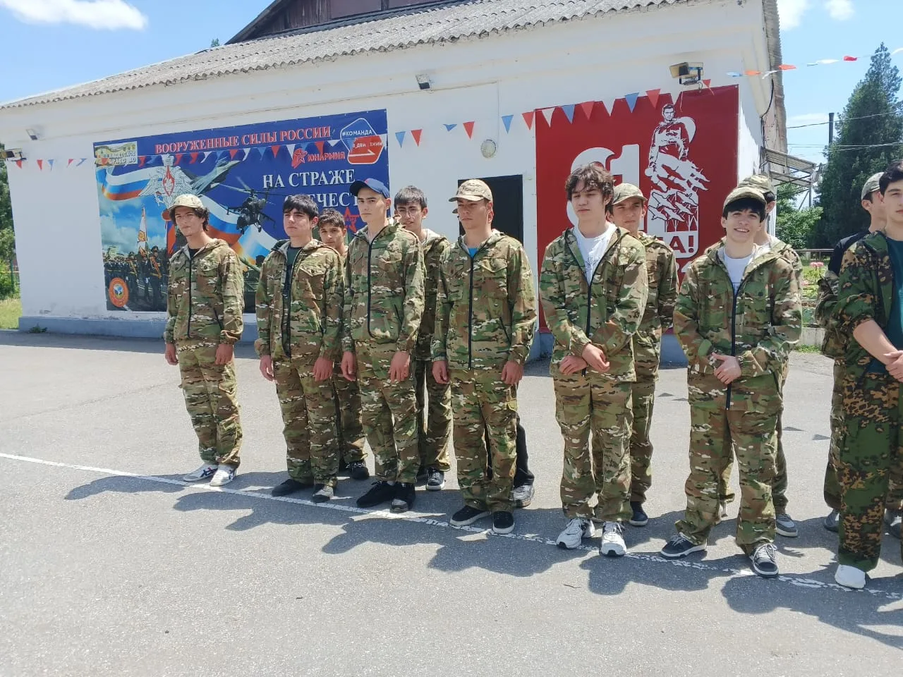 С 22.06.26 по 26.06.26 учащиеся 10 классов прошли курс начальной военной подготовки  в  молодёжном в
