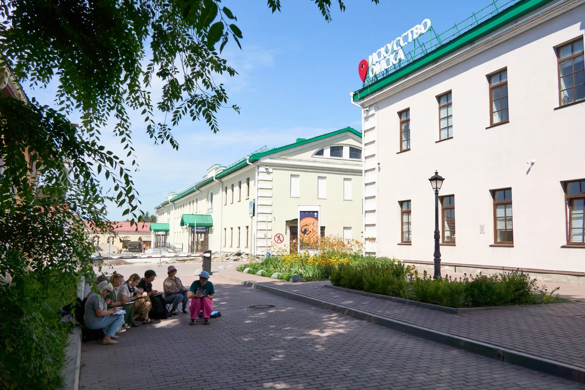 29 августа (суббота) в 11:00 неклассическая экскурсия «Городской скетчинг» вместе с худ...