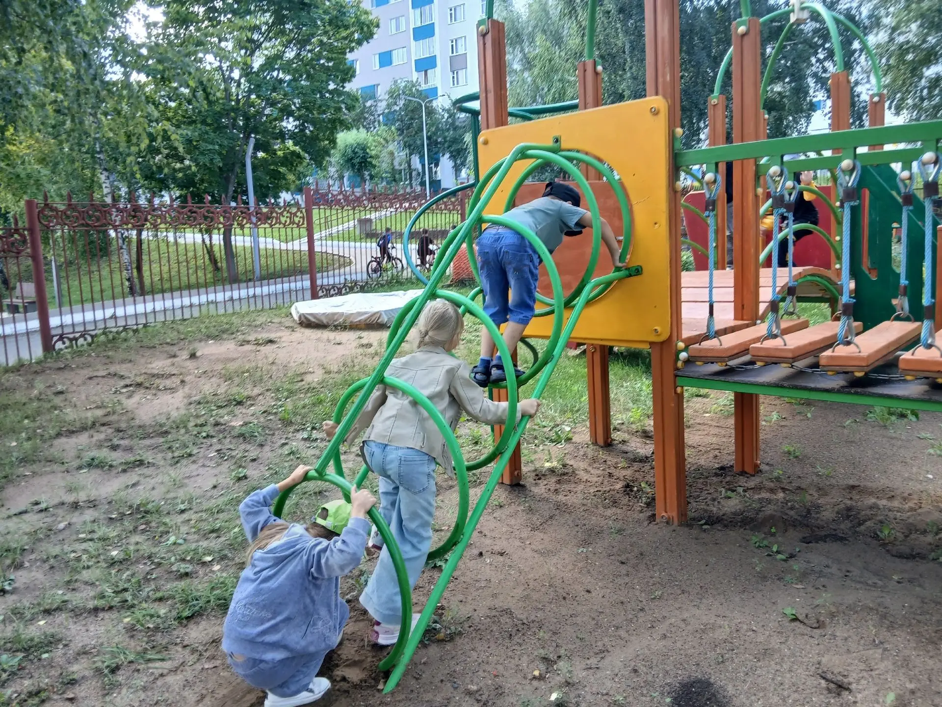 ☀️Солнце светит в небе ясном,