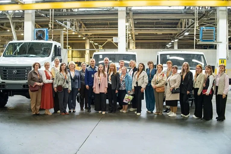 🛠 Педагоги инженерно-технологических классов автозаводских школ посетили Горьковский а...