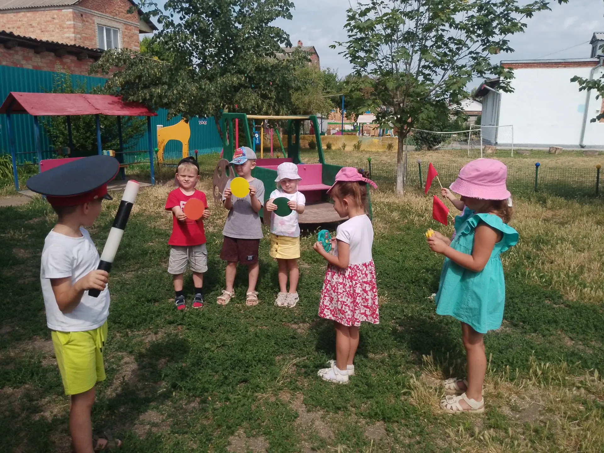 Юные пешеходы и водители