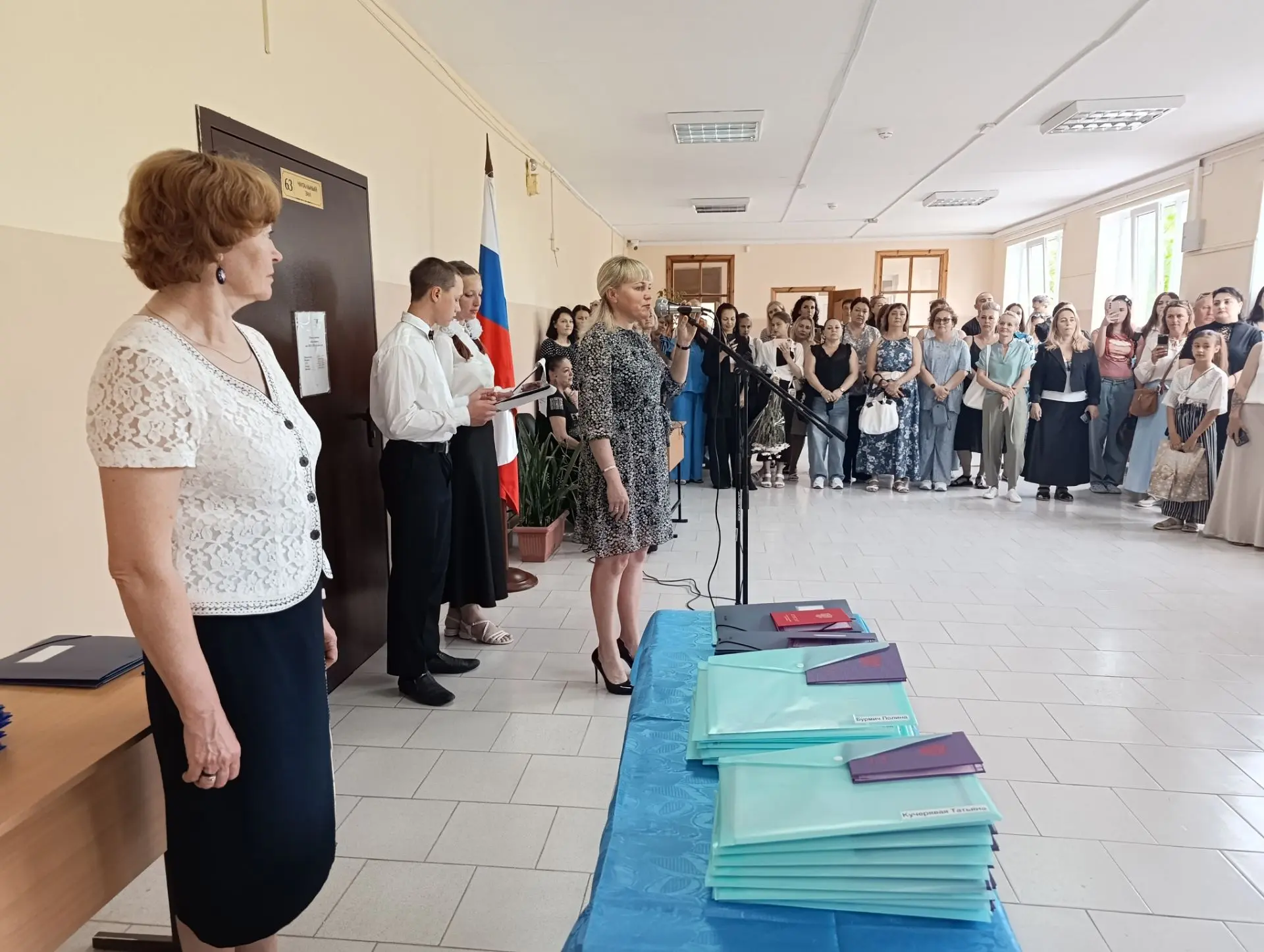 🎉 Важный момент в жизни каждого школьника — вручение аттестатов! 🎉

Сегодня в нашей любимой Билинг