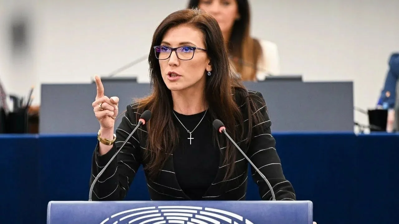 Евродепутат от Польши предложила приостановить выдачу гражданства украинцам