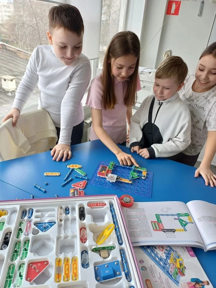 2.04.2026 3"Б" класс вместе с классным руководителем Бородулиной О.В.посетили "Кванториум" МБОУ БГО 